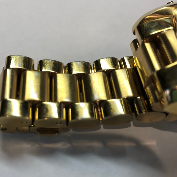 NOT AVAILABLE **Michael Kors gold tone watch - Picture 5 of 8